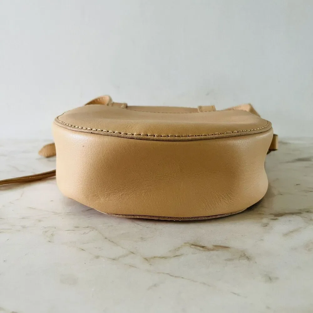 MADEWELL The Juno Circle Crossbody Bag in Beige Leather